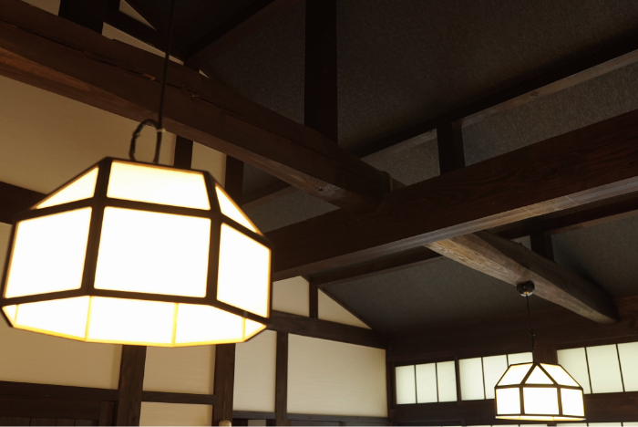 日本家屋の太い梁/２階部屋